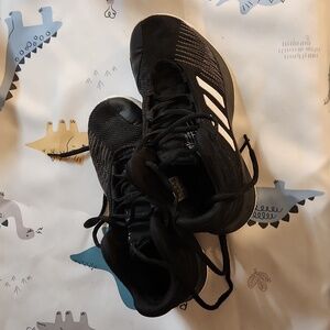 Adidas basketball shoes for boys